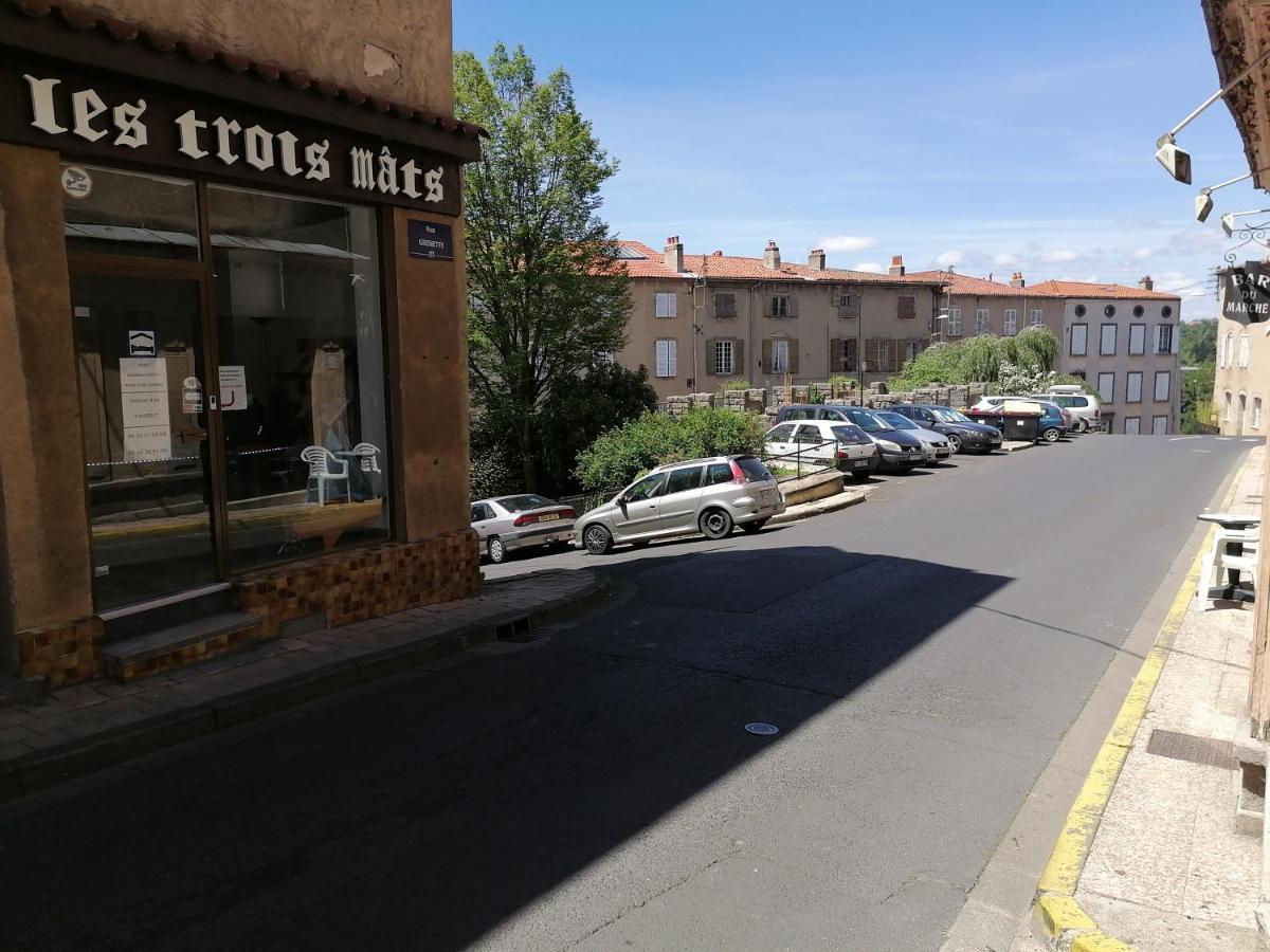 Au Thiernois Apartment Thiers Bagian luar foto